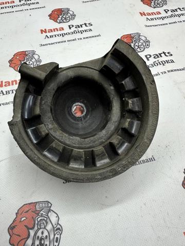 Проставка (гумове кільце) пружини передньої, верхня 8200904006 RENAULT