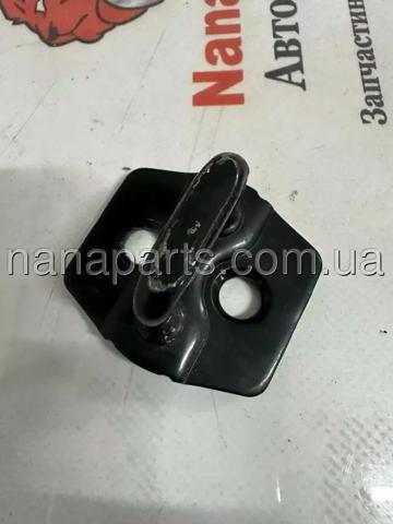 Петля-зачіп (відповідна частина) замка зсувних дверей 825709702R RENAULT
