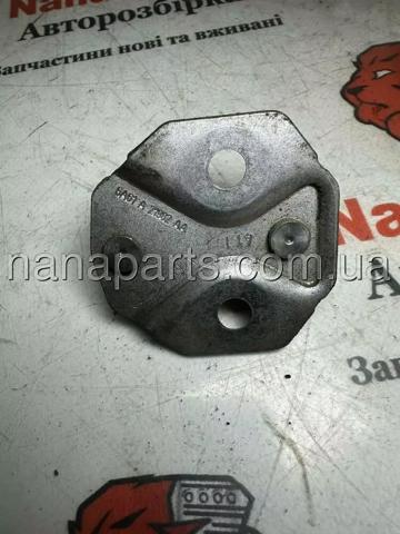 Фіксатор/петля (зацеп) замка дверей передньої 8A61A21982AA FORD