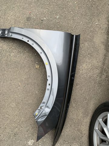 Переднє праве крило 4M8821106A VAG