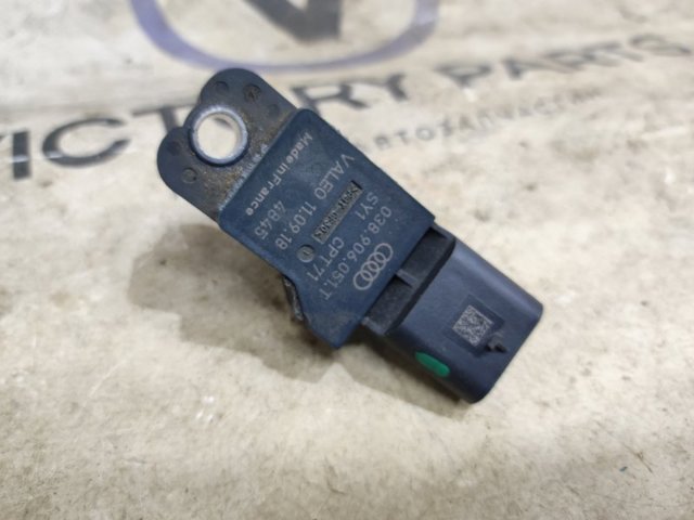 Датчик тиску повітря 038906051T VAG