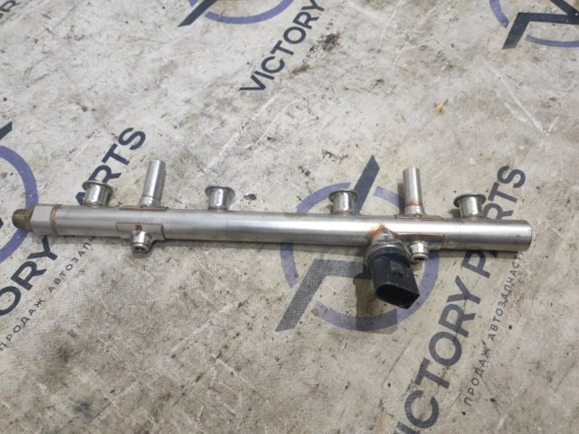 Рампа форсунок системи упорскування палива 06K133317AB VAG