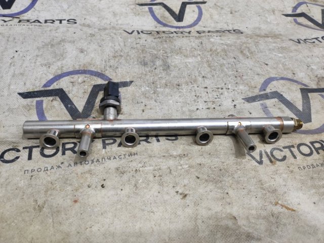 Рампа форсунок системи упорскування палива 06K133317AB VAG