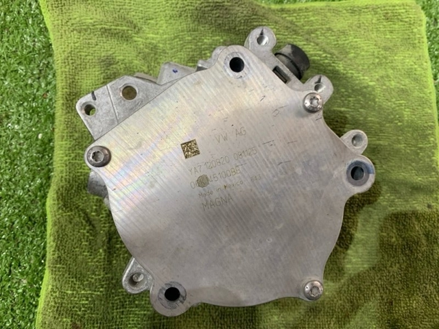 Насос вакуумний 06K145100BB VAG