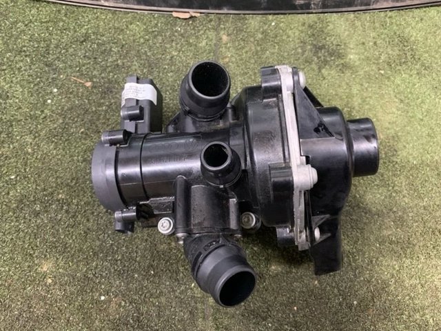 Насос охолодження 06L121012M VAG