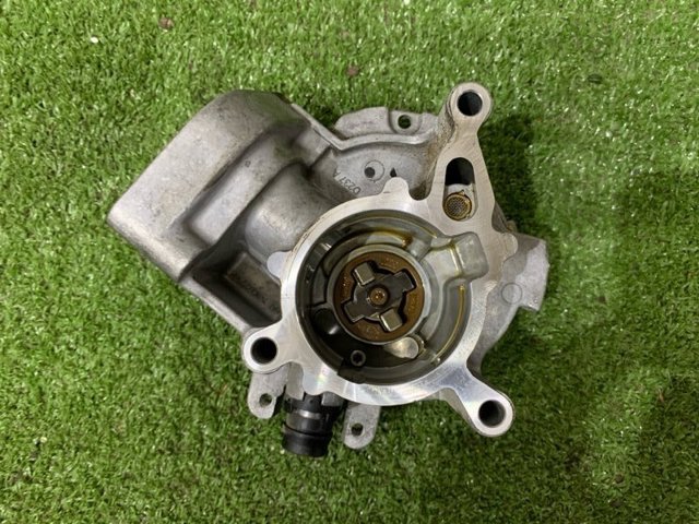 Насос вакуумний 06L145100L VAG