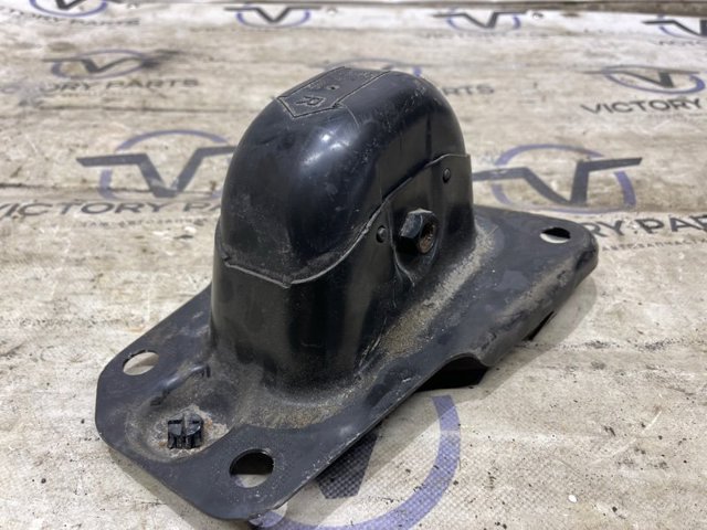 Кронштейн задньої балки 1K0505130L VAG
