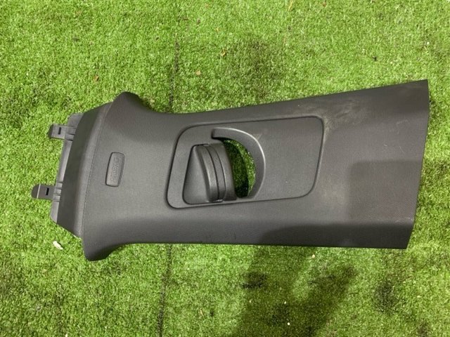 Обшивка стійки кузова внутрішня, середня ліва 3CM867243A82V VAG
