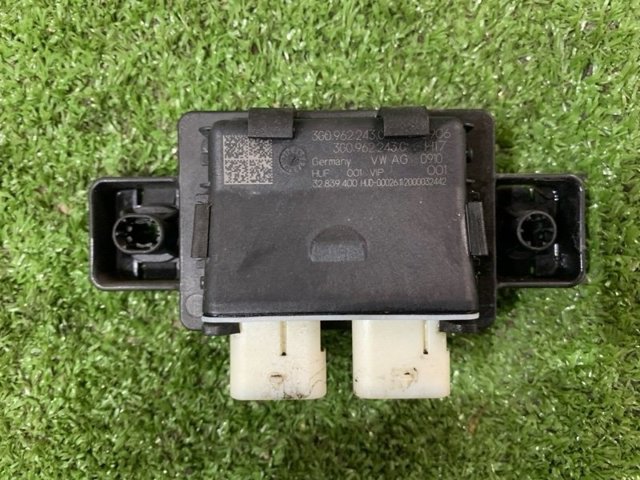 Блок управління відкриття кришки багажника 3G0962243C VAG