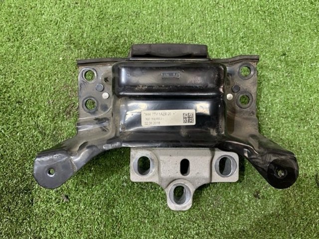 Опора кпп 3Q0199555J VAG