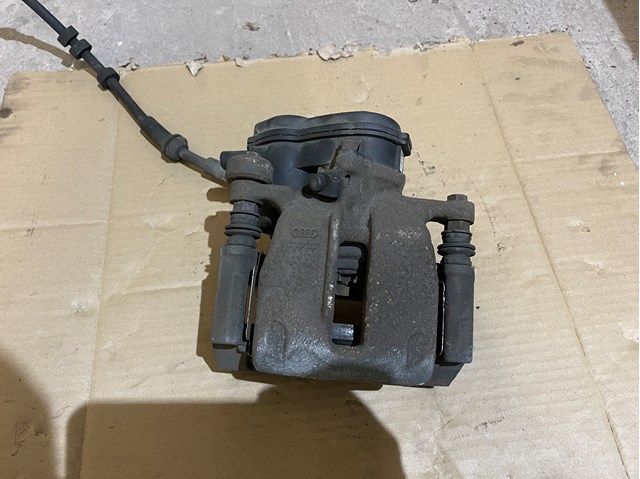 Супорт гальмівний задній правий 4G0615404A VAG