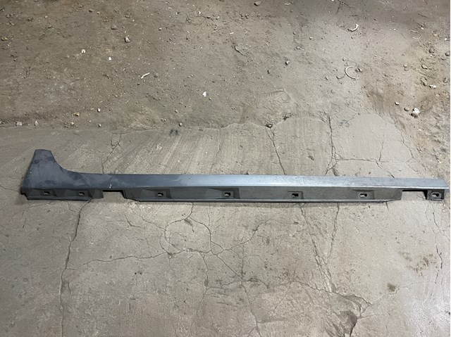 Накладка зовнішня (молдинг) порога, правий 4G0853856GGRU VAG