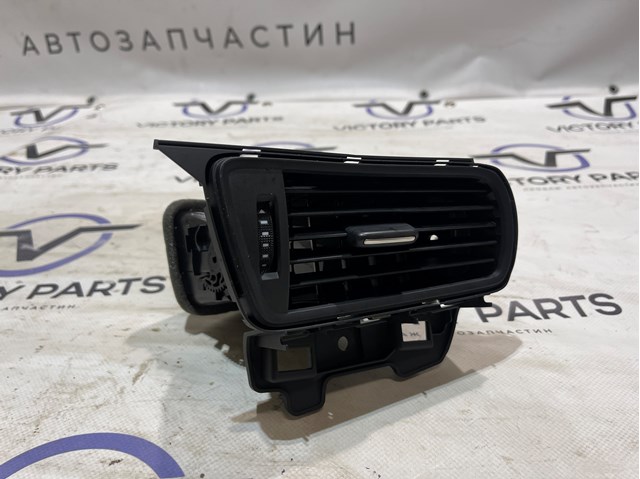 Решітка вентиляції салону на "торпедо", ліва 4G1820901B6PS VAG