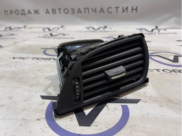 Решітка вентиляції салону на "торпедо", права 4G1820902 VAG