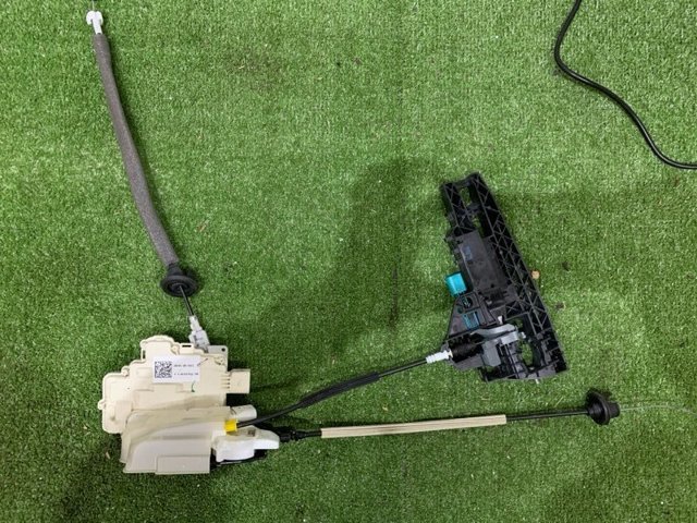 Замок передніх пасажирських дверей 4G1837016C VAG