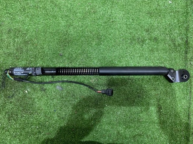 Амортизатор кришки багажника 4G8827851F VAG