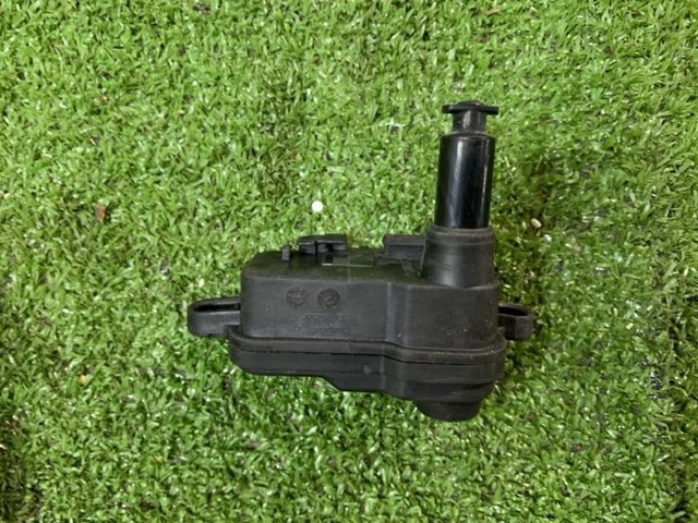 Замок відкривання лючка бензобаку 4L0862153D VAG
