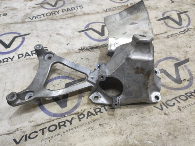 Кронштейн подушки (опори) двигуна, лівої 4M0199307AE VAG