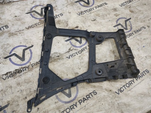Кронштейн бампера заднього, правий 4M0807454A VAG