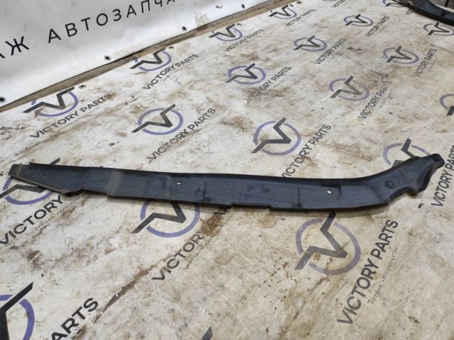 Ущільнювач крила 4M0821112 VAG
