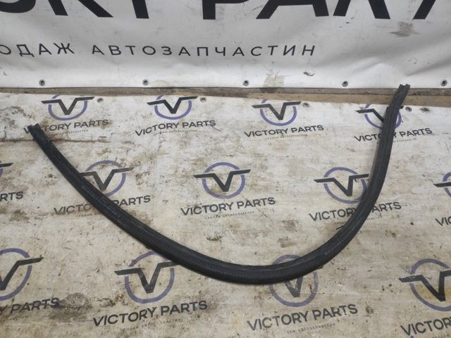 Ущільнювач під капот 4M0823723 VAG