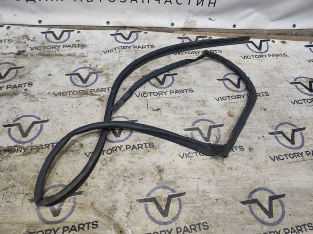Ущільнювач накладки порогу передній лівий 4M0839119D VAG