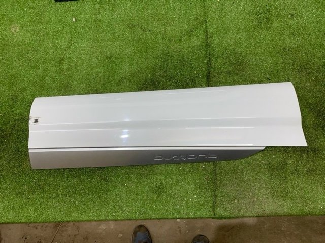 Молдинг задніх правих дверей, нижній 4M0853970GGRU VAG