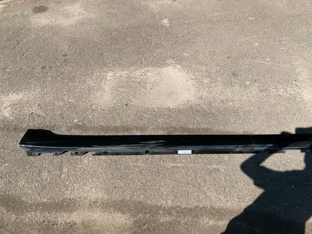 Накладка зовнішня (молдинг) порога, правий 51777475604 BMW
