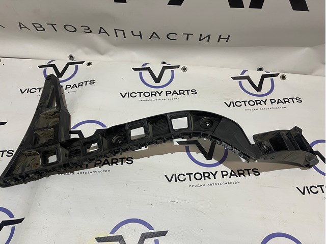 Кронштейн бампера заднього, правий 561807394 VAG