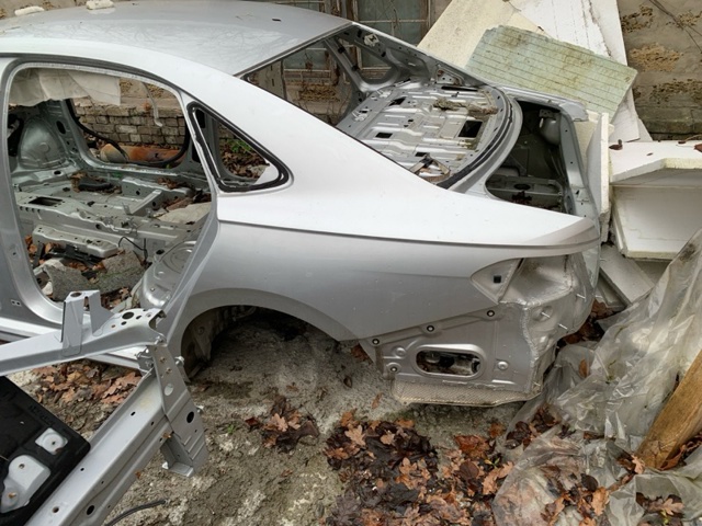 Крило заднє 561809843A VAG