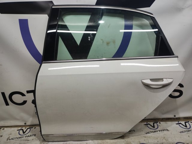 Двері пасажирськи задні ліві 561833055C VAG