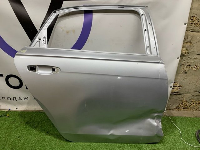 Двері задні в зборі 561833056E VAG
