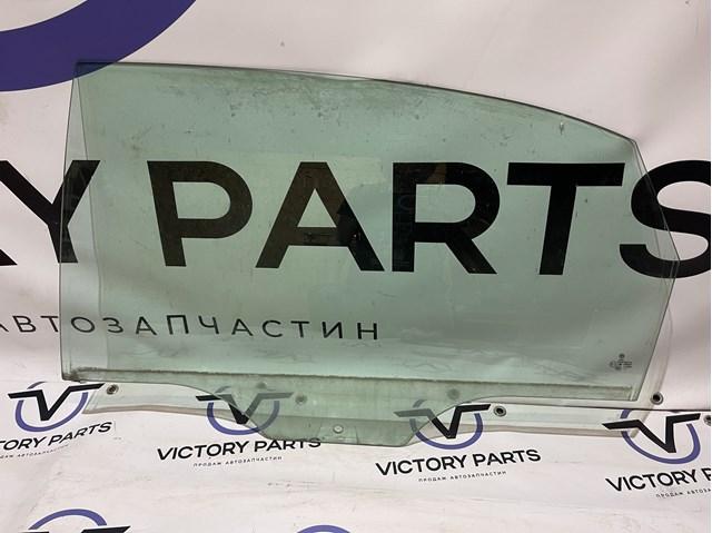 Скло заднє ліве 561845025A VAG