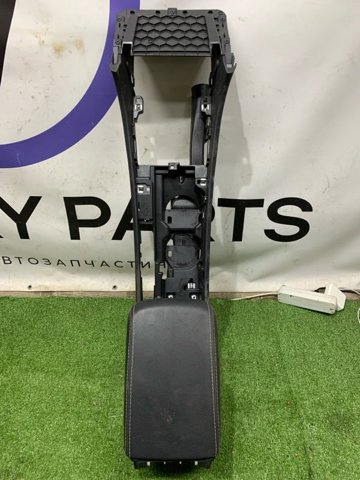 Консоль центральна панелі керування 561863241M82V VAG