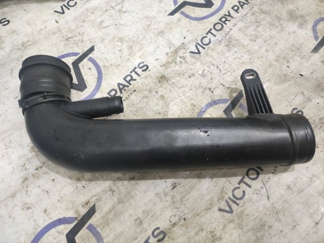 Патрубок повітряний, вхід в турбіну (наддув) 5C0129654 VAG