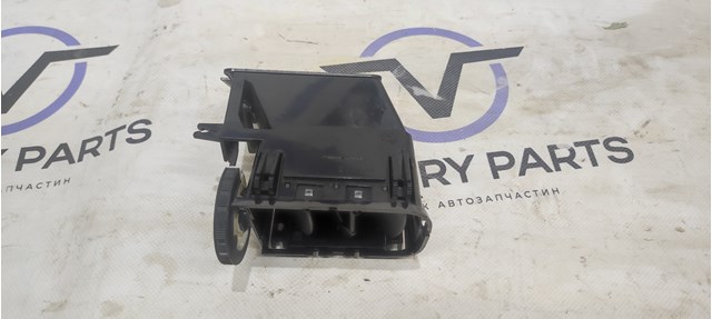 Решітка повітроводу 5J0820951 VAG