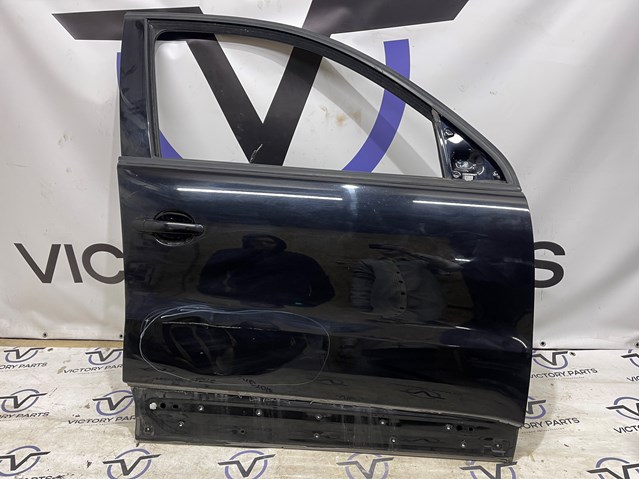Дверка передня права 5N0831056B VAG