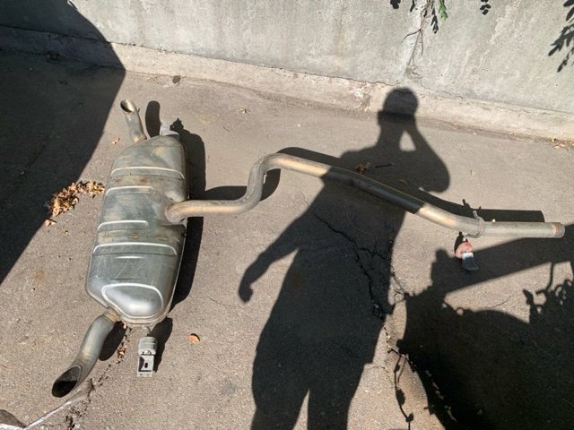 Глушник, середня і задня частина 5NN253609G VAG
