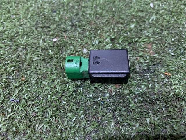 Зарядний пристрій USB 5Q0035726 VAG