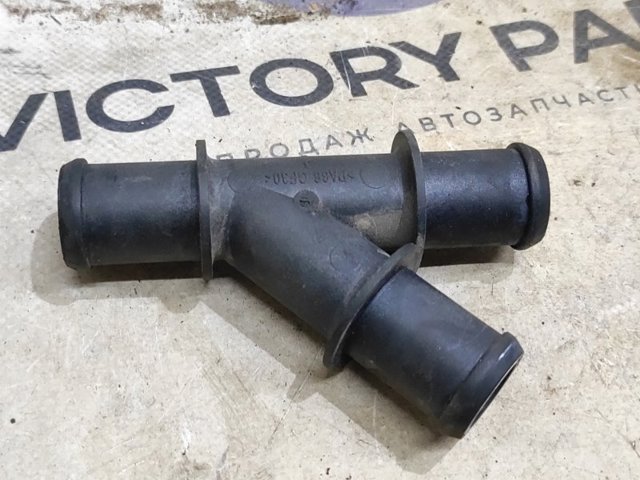 Водяний патрубок 5Q0121087L VAG