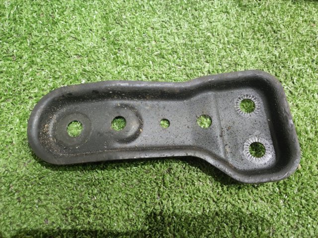 Кронштейн передньої балки 5Q0199518G VAG