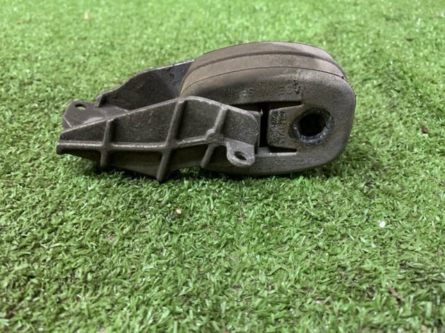 Подушка кріплення глушника Ауді Ку 3