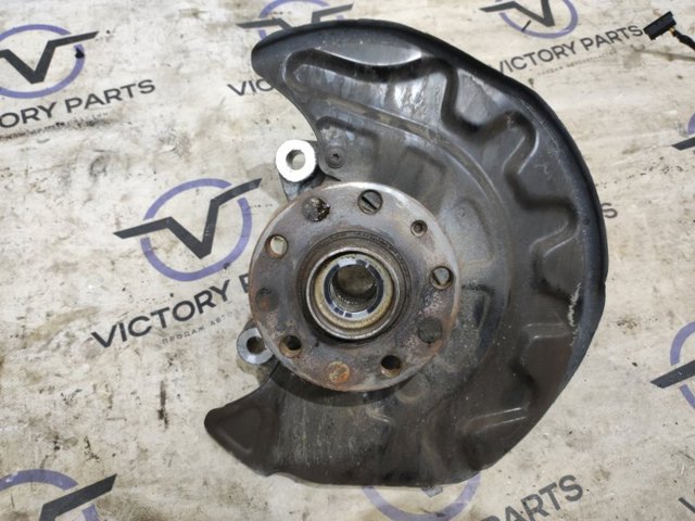 Кулак поворотний передній лівий 5Q0407253A VAG