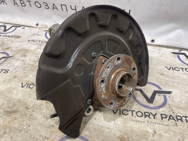 Цапфа поворотна права 5Q0407254B VAG