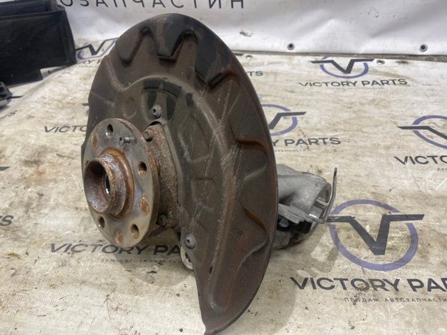 Вісь передня і поворотні кулаки 5Q0407258A VAG
