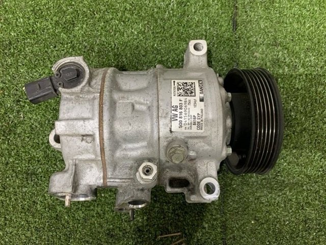 Компресор кондиціонера 5Q0816803D VAG
