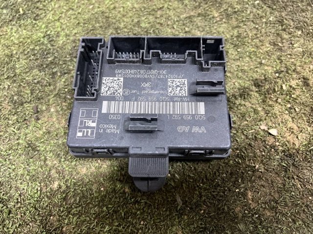Блок комфорту передніх дверей 5Q0959592L VAG