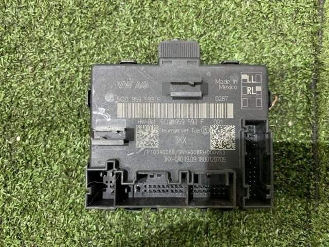 Блок комфорту передніх дверей 5Q0959593F VAG