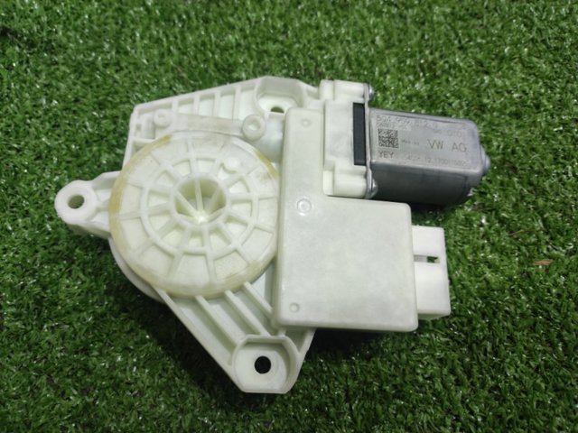Моторчик склопідйомника двері задніх, правих 5Q4959812G VAG