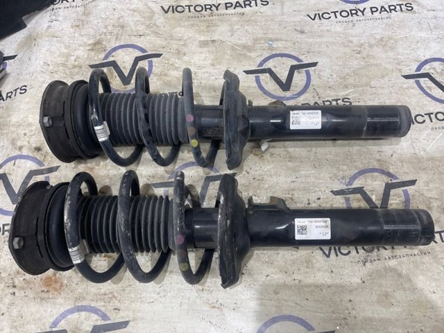 Амортизатор передній Ауді Ку 3